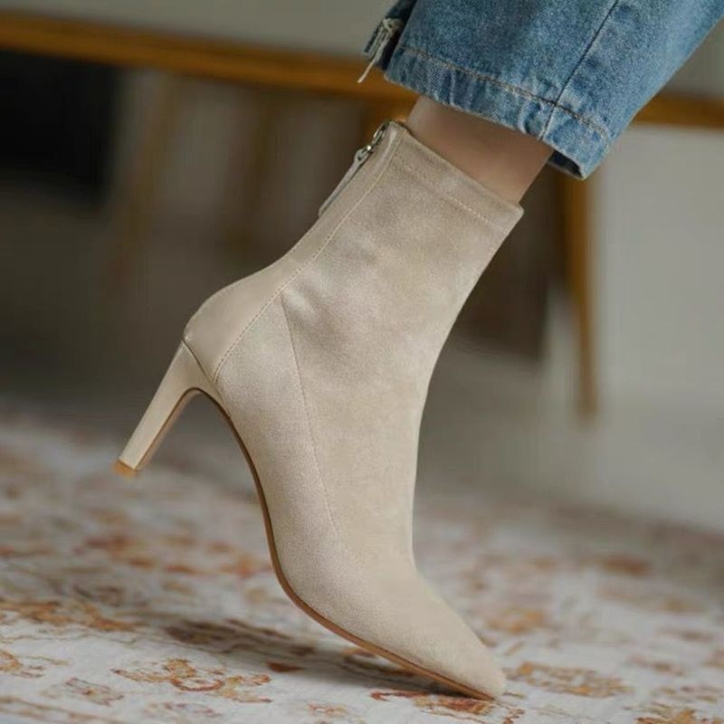 AMINE HEELS